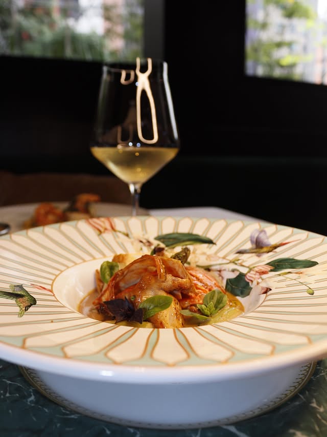 Camarão ao molho com vinho branco